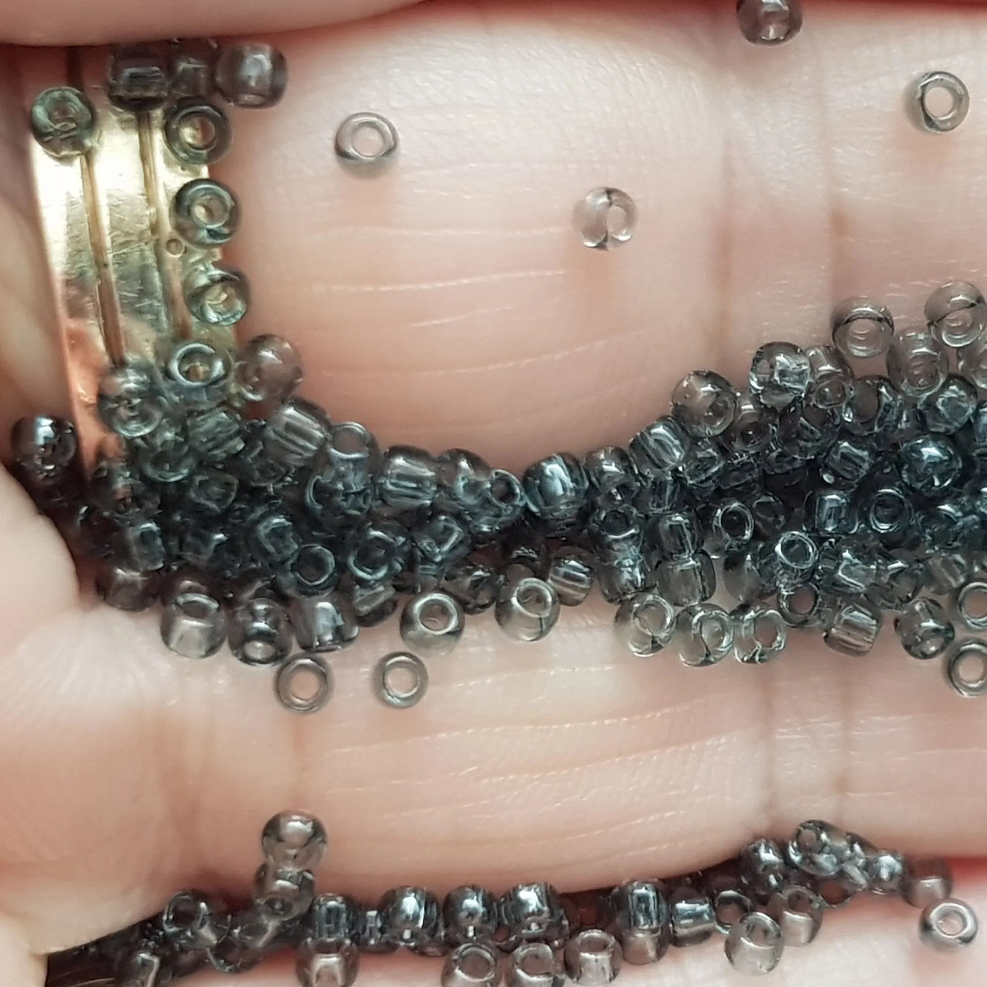 11/0 TR-9B Grey Transparent 10g/30g Round Toho Seed Beads | Beading Supply