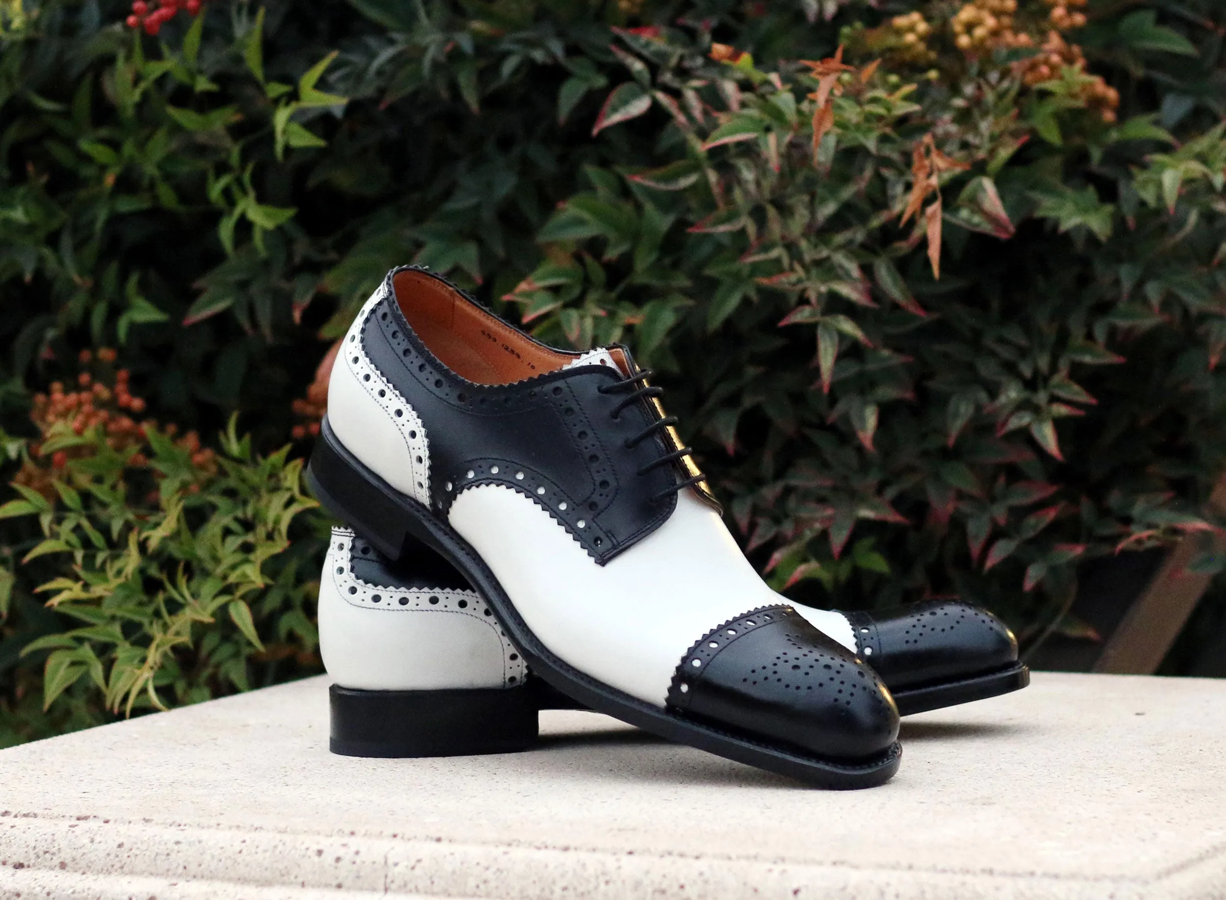 Burnished Calfskin Lace-Up Spectator Oxford Black/White