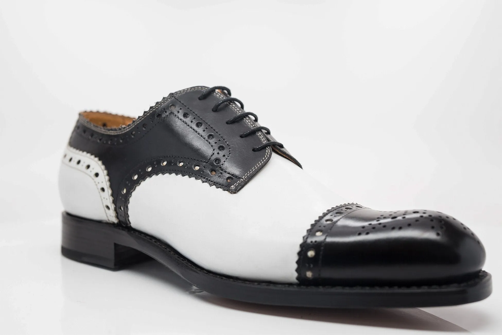 Burnished Calfskin Lace-Up Spectator Oxford Black/White