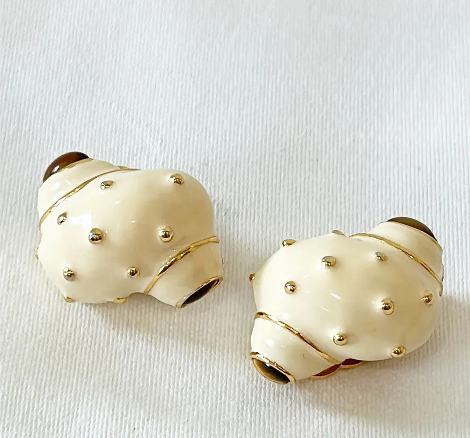 Classic vintage 70s shell style creamy white clip on earrings