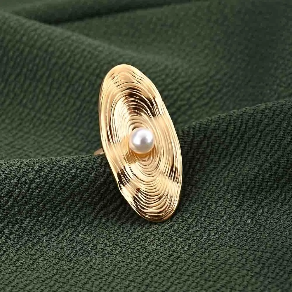 Gold Oval Ring With Pearl