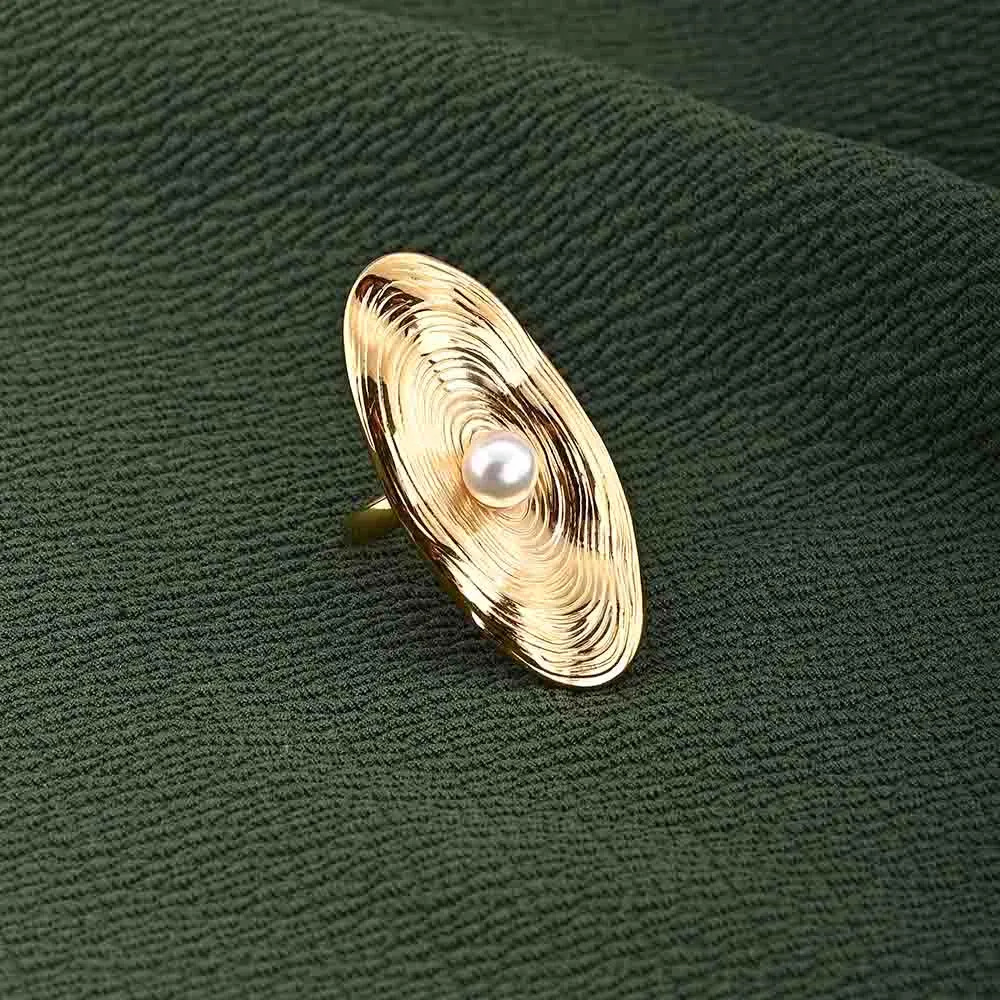 Gold Oval Ring With Pearl