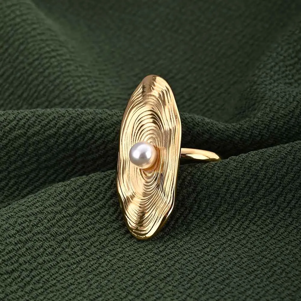 Gold Oval Ring With Pearl