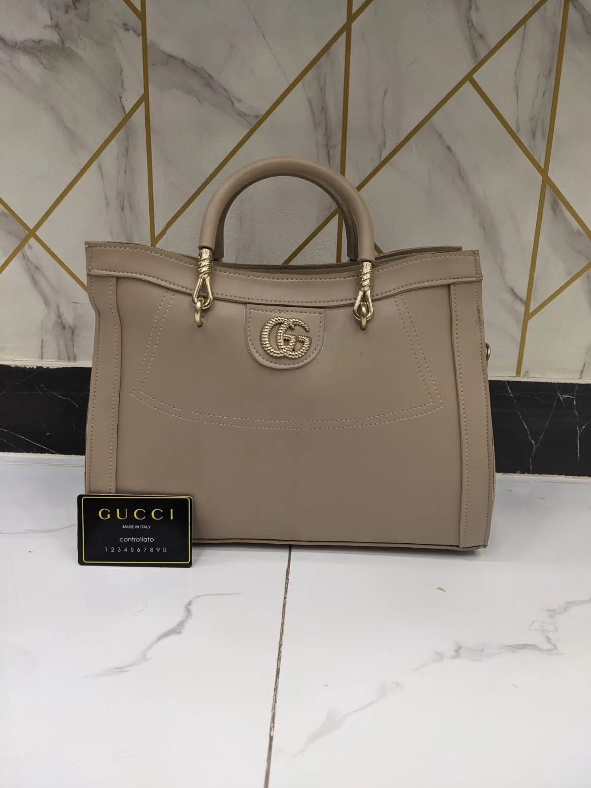 Gucci Women's Stylish Shoulder Bag - Supreme Quality (Fawn)